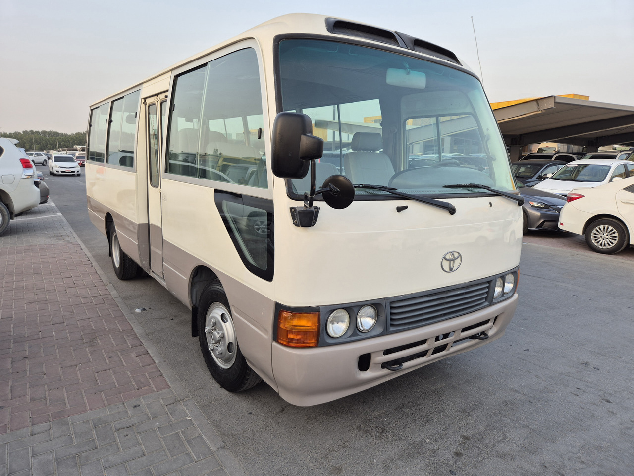 TOYOTA Coaster ... 25 places ...climatisé - 小型巴士, 小型客车:图1 TOYOTA Coaster ... 25 places ...climatisé - 小型巴士, 小型客车:图1
