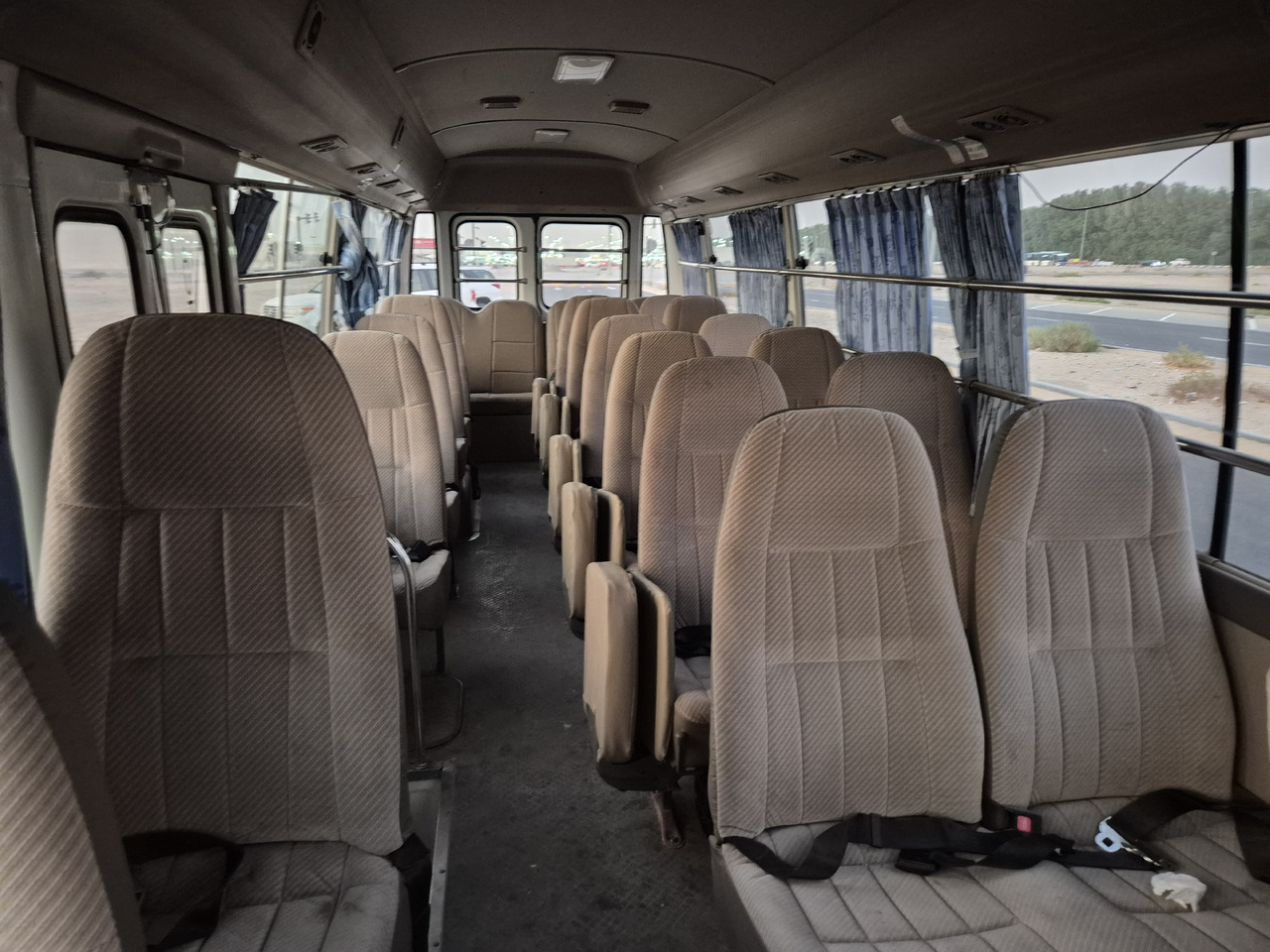 Toyota Coaster ... 30 places - climatisé - 小型巴士, 小型客车:图5 Toyota Coaster ... 30 places - climatisé - 小型巴士, 小型客车:图5