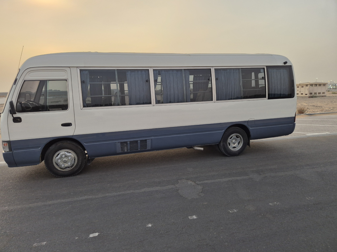 Toyota Coaster ... 30 places - climatisé - 小型巴士, 小型客车:图3 Toyota Coaster ... 30 places - climatisé - 小型巴士, 小型客车:图3