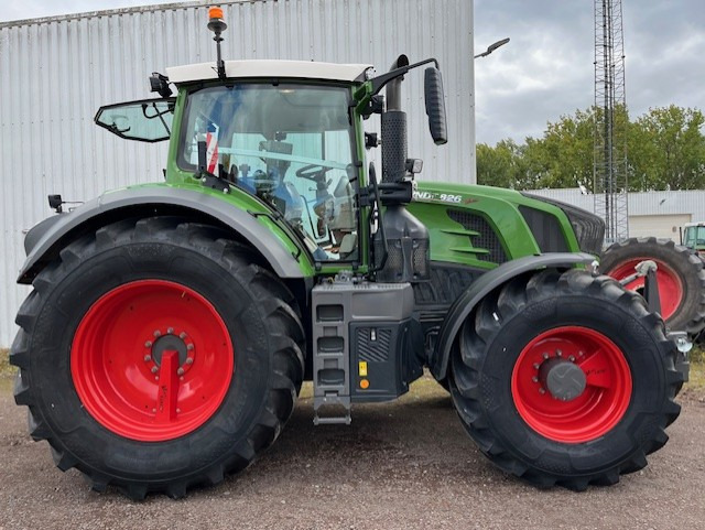 FENDT 826 Vario S4 ProfiPlus - 拖拉机:图3 FENDT 826 Vario S4 ProfiPlus - 拖拉机:图3