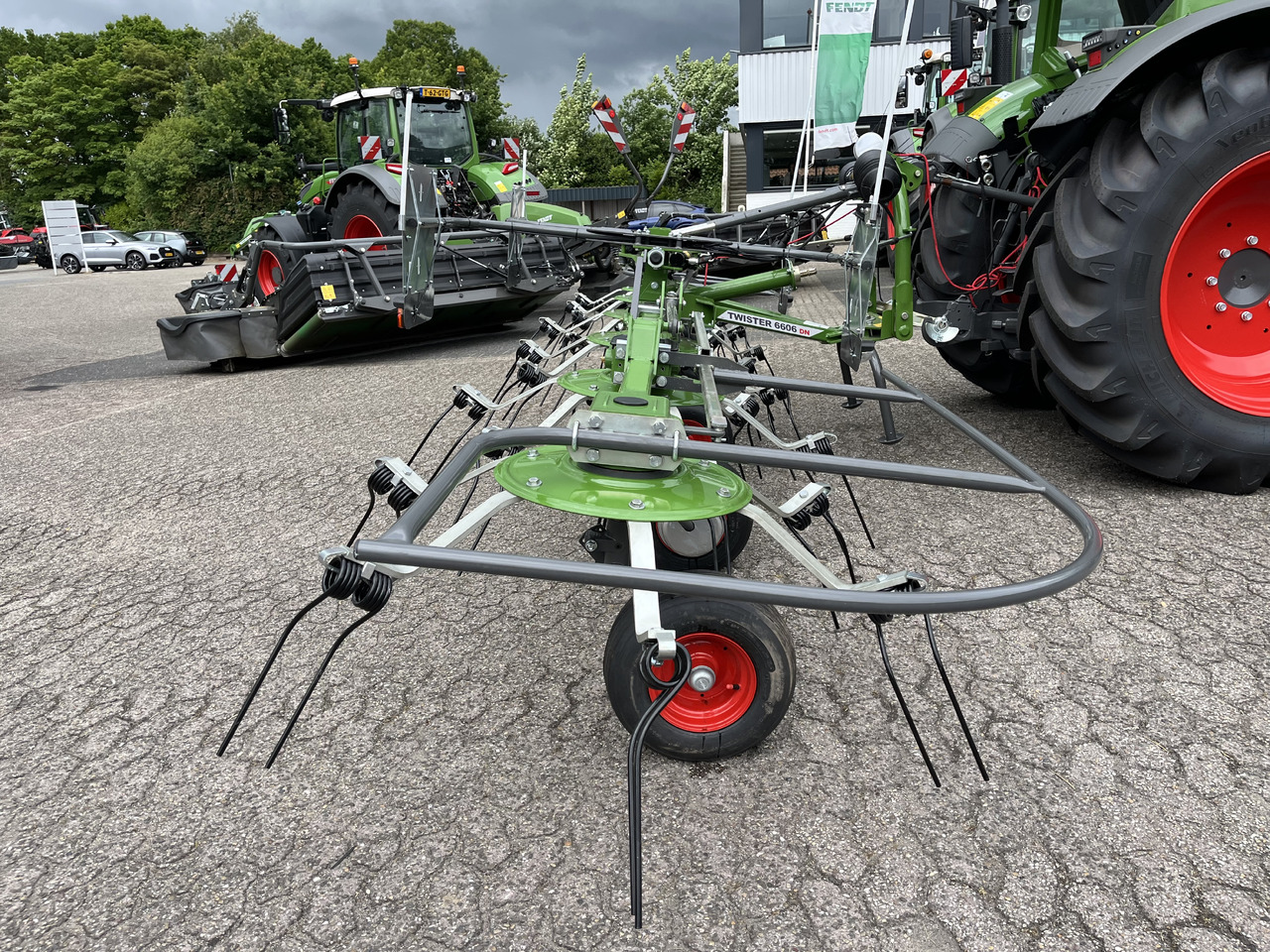 FENDT Twister 6606DN - 翻草机/ 搂草机:图3 FENDT Twister 6606DN - 翻草机/ 搂草机:图3