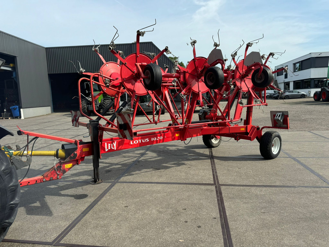 Lely Lotus 1020S - 翻草机/ 搂草机:图2 Lely Lotus 1020S - 翻草机/ 搂草机:图2
