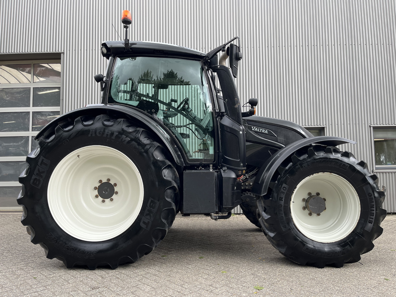Valtra N174 Active - 拖拉机:图2 Valtra N174 Active - 拖拉机:图2