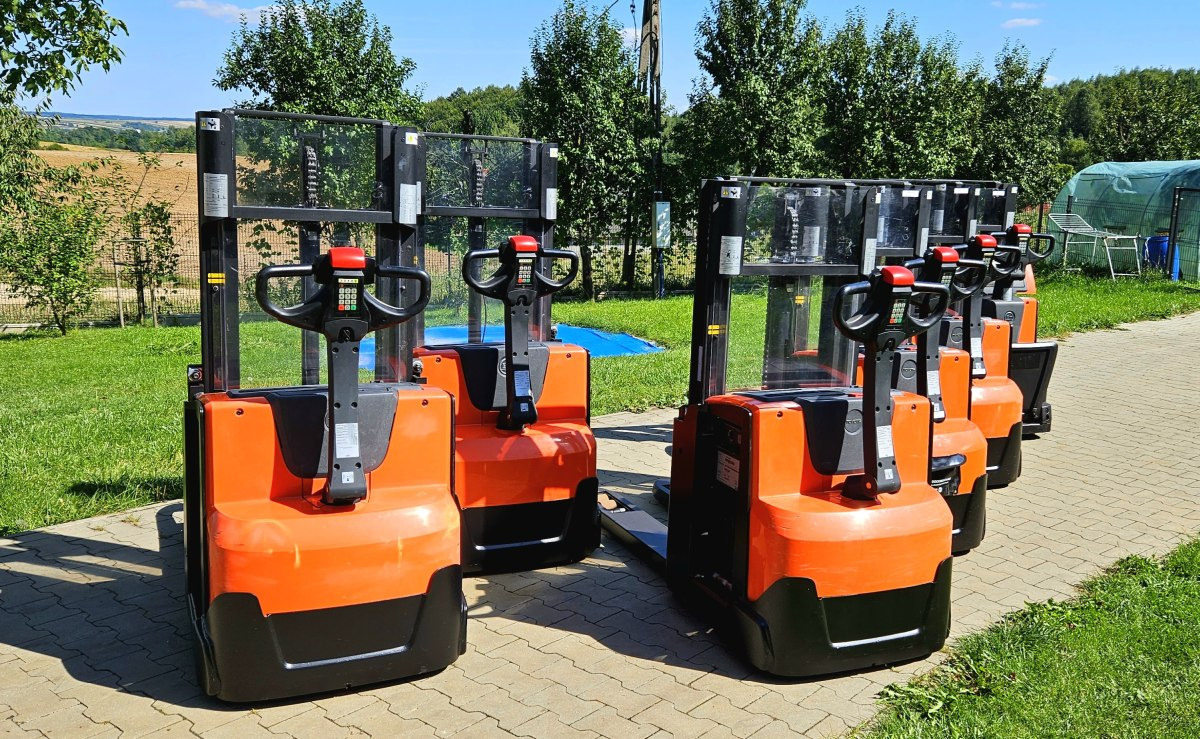 Toyota SWE 200D - 堆垛机:图2 Toyota SWE 200D - 堆垛机:图2