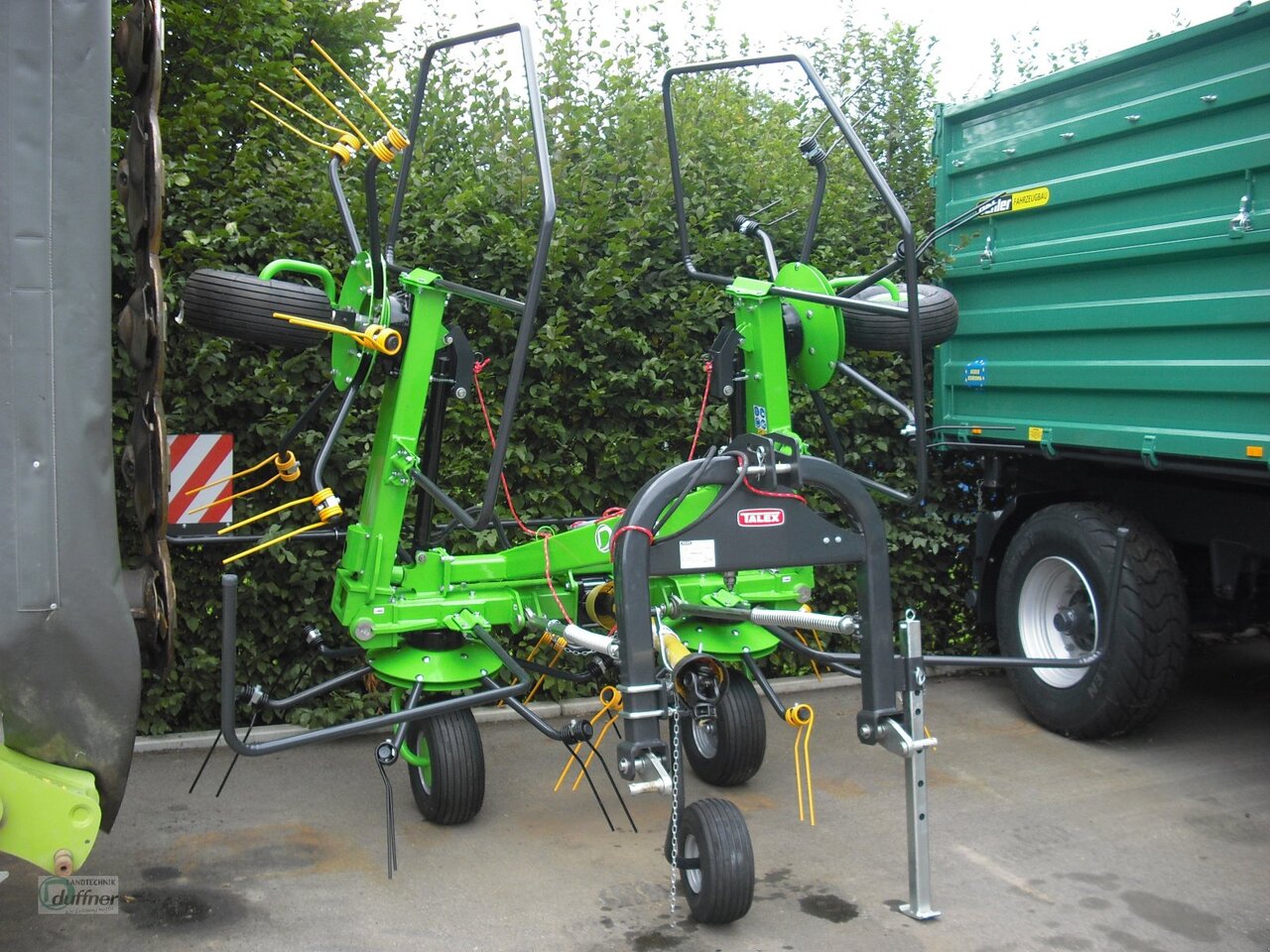 Talex Tornado 550 - 翻草机/ 搂草机:图1 Talex Tornado 550 - 翻草机/ 搂草机:图1