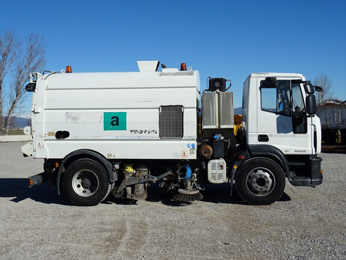 IVECO EUROCARGO 150E22 - 道路清扫机:图2 IVECO EUROCARGO 150E22 - 道路清扫机:图2
