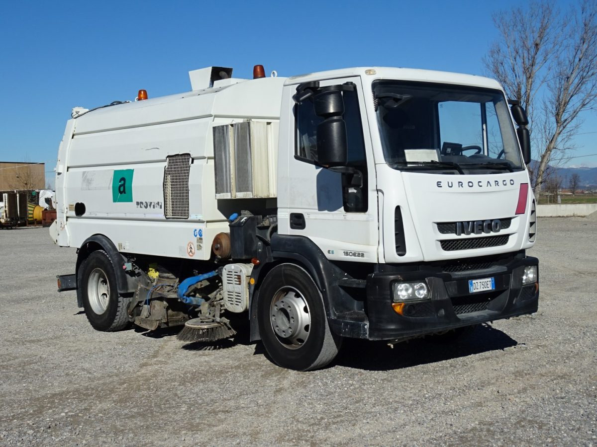 IVECO EUROCARGO 150E22 - 道路清扫机:图1 IVECO EUROCARGO 150E22 - 道路清扫机:图1