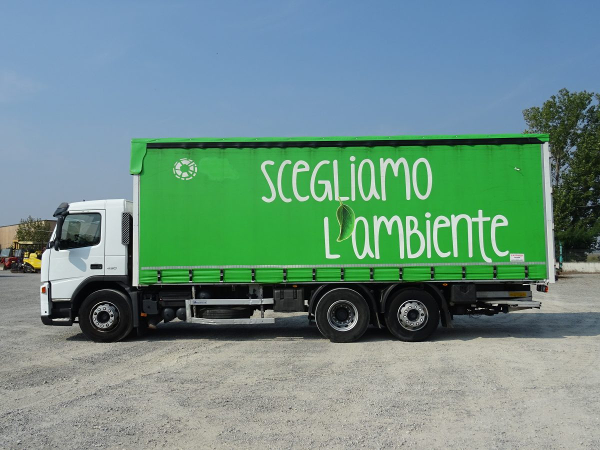 VOLVO FM9 R 62 - 侧帘卡车:图2 VOLVO FM9 R 62 - 侧帘卡车:图2