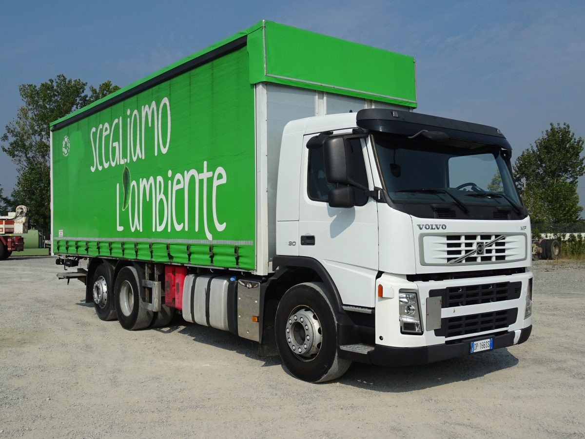 VOLVO FM9 R 62 - 侧帘卡车:图3 VOLVO FM9 R 62 - 侧帘卡车:图3