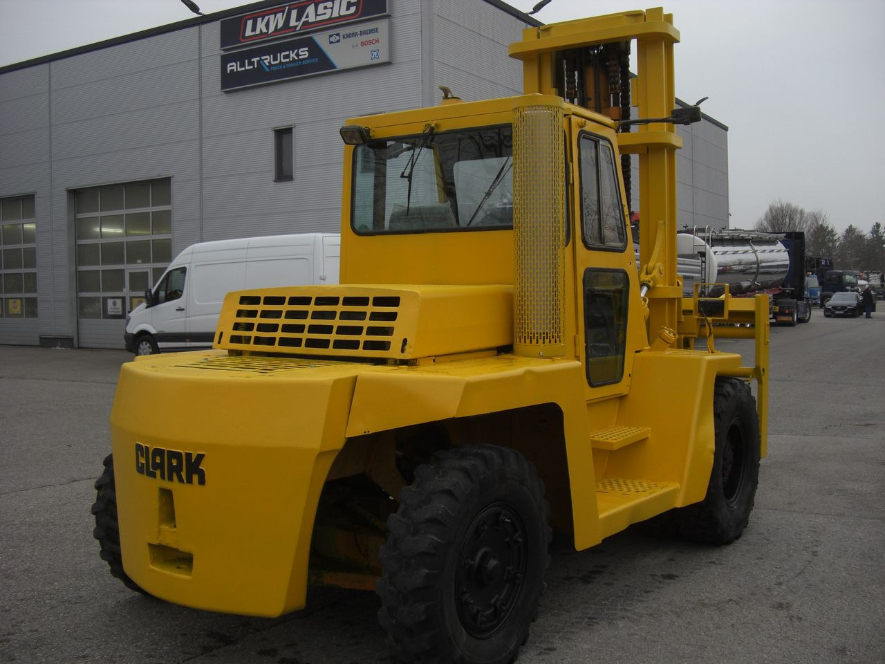 Clark C500YS225PD - 柴油叉车:图2 Clark C500YS225PD - 柴油叉车:图2