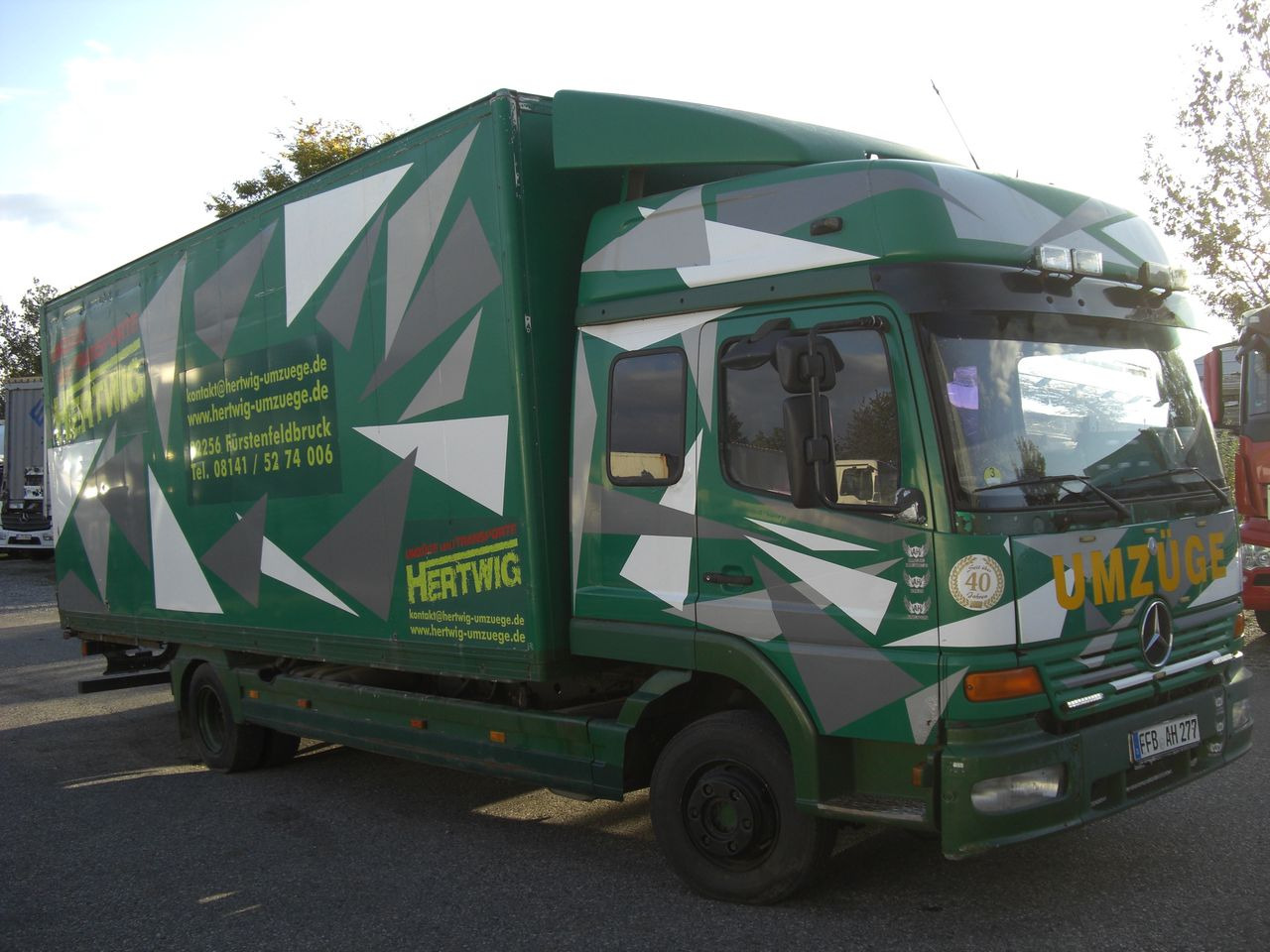 Mercedes-Benz 823L - 厢式卡车:图2 Mercedes-Benz 823L - 厢式卡车:图2