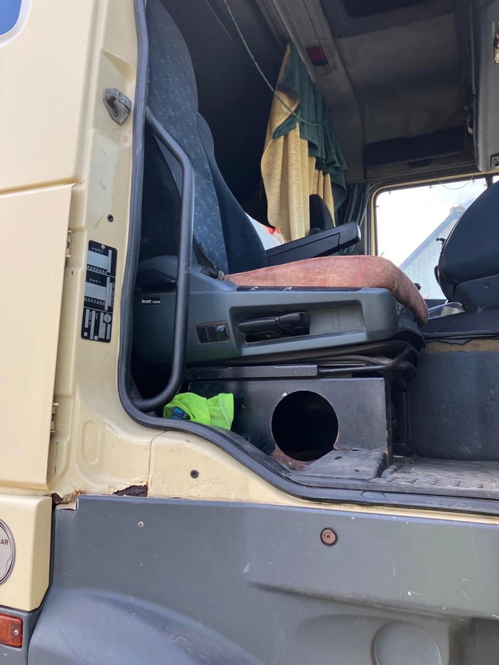 DAF XF 95 430 Platform - 栏板式/ 平板卡车:图5 DAF XF 95 430 Platform - 栏板式/ 平板卡车:图5