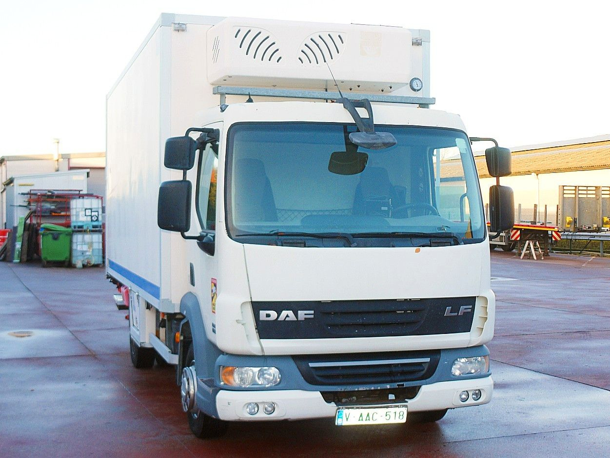 DAF LF 45.160 ISOTHERM KOFFER LADEBORDWAND - 冷藏车:图1 DAF LF 45.160 ISOTHERM KOFFER LADEBORDWAND - 冷藏车:图1