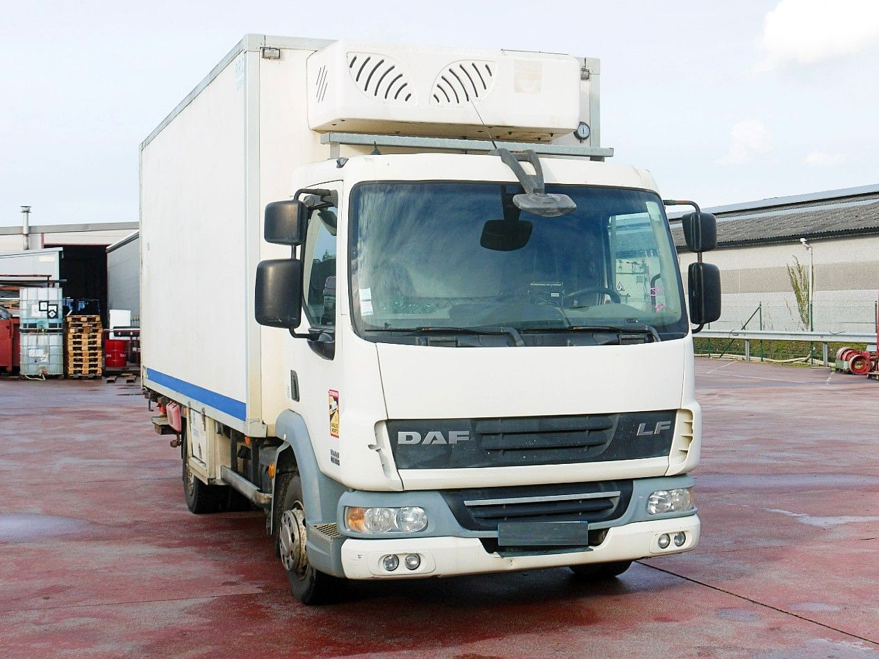 DAF LF 45.160 ISOTHERM KOFFER LADEBORDWAND - 冷藏车:图1 DAF LF 45.160 ISOTHERM KOFFER LADEBORDWAND - 冷藏车:图1