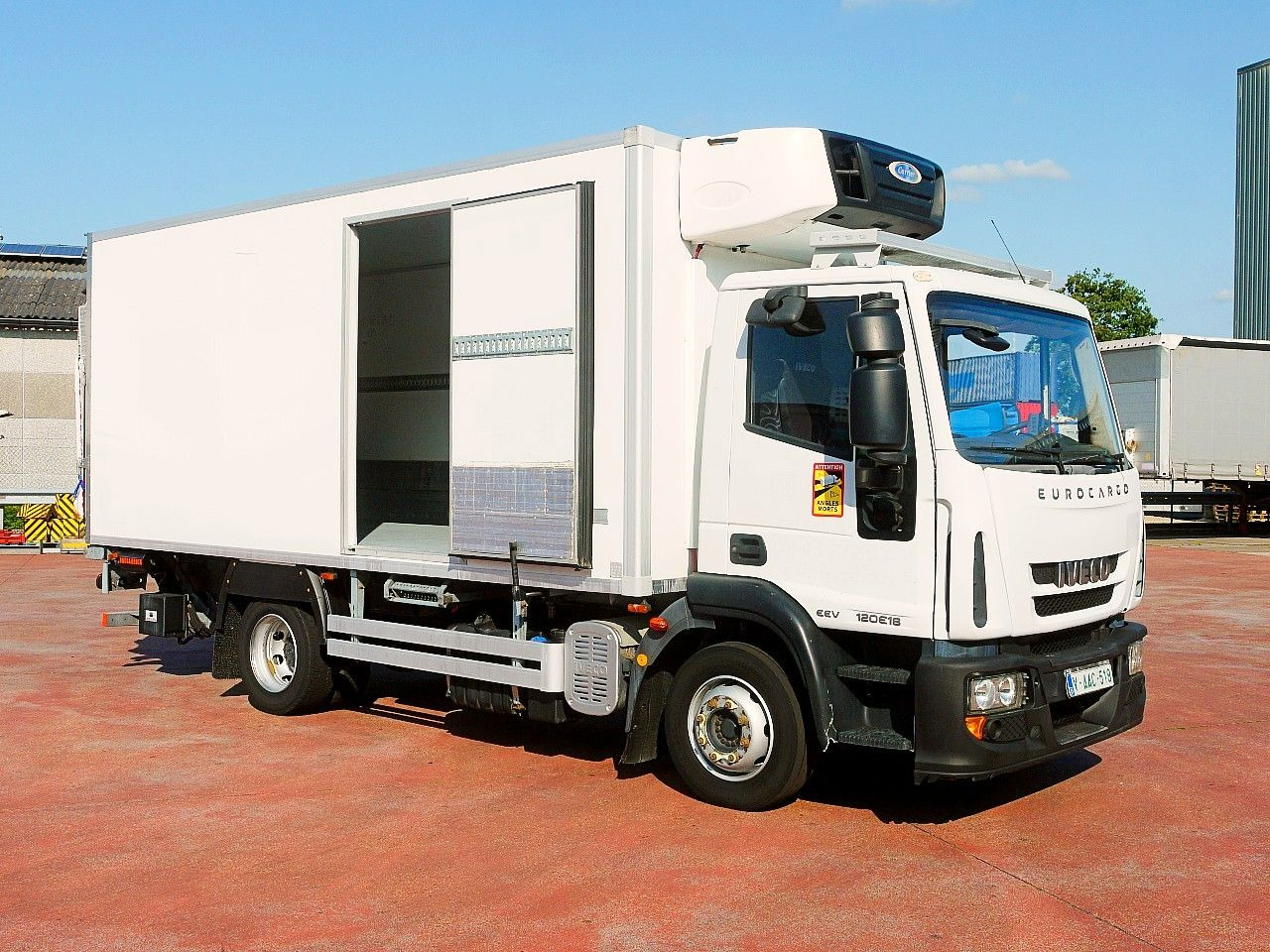 Iveco 120E18 EUROCARGO KUHLKOFFER CARRIER SUPRA 550 - 冷藏车:图3 Iveco 120E18 EUROCARGO KUHLKOFFER CARRIER SUPRA 550 - 冷藏车:图3