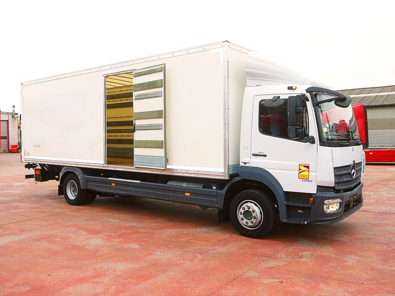 Mercedes-Benz 1218 ATEGO MEUBEL KOFFER A/C 124 Tkm - 厢式货车:图3 Mercedes-Benz 1218 ATEGO MEUBEL KOFFER A/C 124 Tkm - 厢式货车:图3