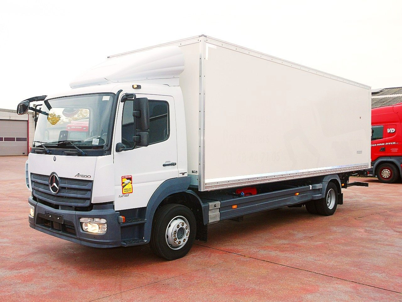 Mercedes-Benz 1218 ATEGO MEUBEL KOFFER A/C 124 Tkm - 厢式货车:图4 Mercedes-Benz 1218 ATEGO MEUBEL KOFFER A/C 124 Tkm - 厢式货车:图4