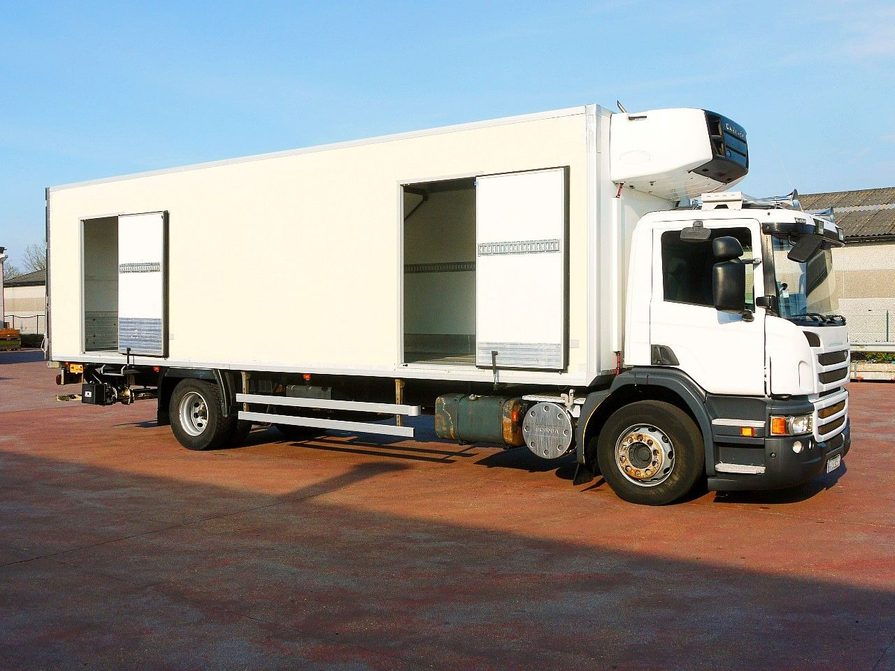 Scania P 230 KUHLKOFFER CARRIER SUPRA 950 MT A/C Scania P 230 KUHLKOFFER CARRIER SUPRA 950 MT A/C - 冷藏车:图3 Scania P 230 KUHLKOFFER CARRIER SUPRA 950 MT A/C Scania P 230 KUHLKOFFER CARRIER SUPRA 950 MT A/C - 冷藏车:图3