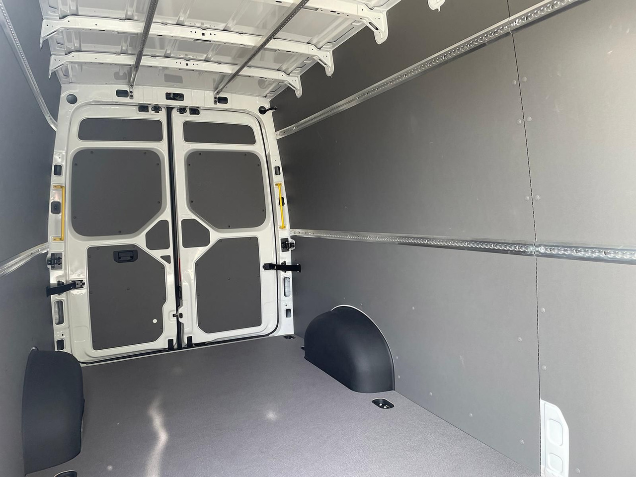 小型客车 Volkswagen Crafter Kasten 35 L4H3 KAMERA KLIMA DAB：图9