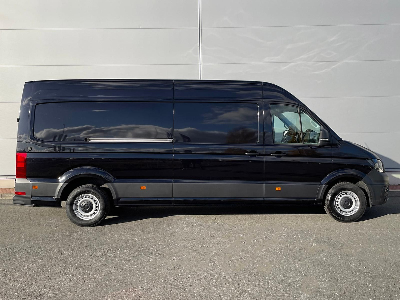 Volkswagen Crafter Kasten 35 L4H3 NAV SITZHZ AHK DAB KAMERA - 小型客车:图5 Volkswagen Crafter Kasten 35 L4H3 NAV SITZHZ AHK DAB KAMERA - 小型客车:图5