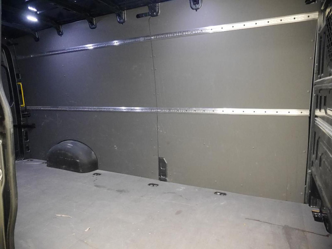 Volkswagen Crafter Kasten 35 L4H3 PDC DAB KAMERA KLIMA MFL - 无侧窗厢式货车:图5 Volkswagen Crafter Kasten 35 L4H3 PDC DAB KAMERA KLIMA MFL - 无侧窗厢式货车:图5