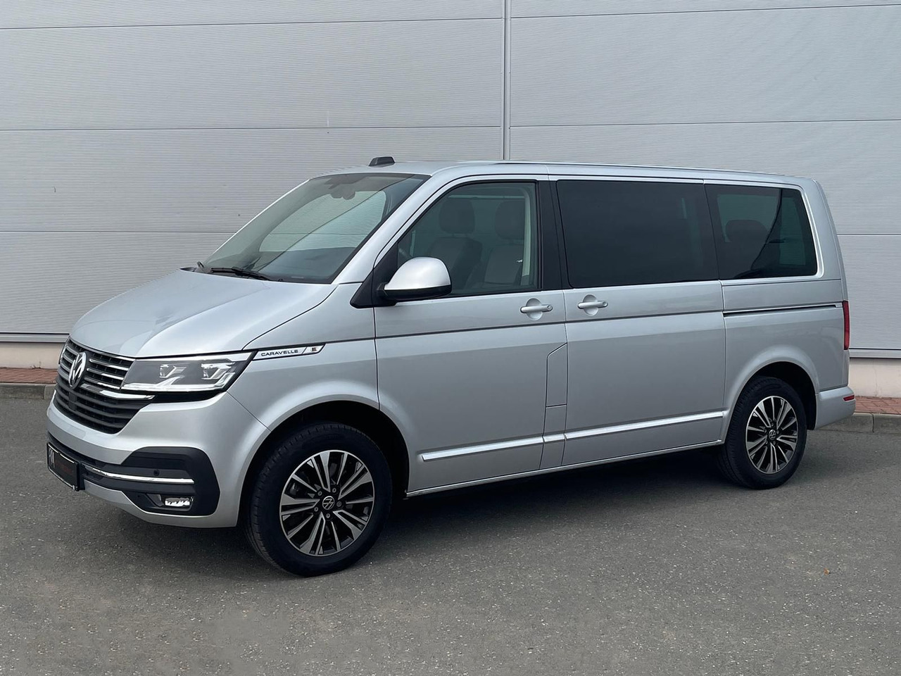 Volkswagen T6.1 Caravelle Highline STANDHZ NAVI LEDER PDC - 小型客车:图1 Volkswagen T6.1 Caravelle Highline STANDHZ NAVI LEDER PDC - 小型客车:图1