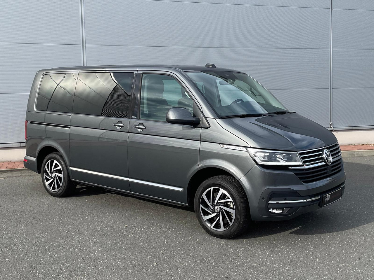 Volkswagen T6.1 Multivan Comfortline 4M ACC KAMERA SITZHZ - 小型客车:图2 Volkswagen T6.1 Multivan Comfortline 4M ACC KAMERA SITZHZ - 小型客车:图2