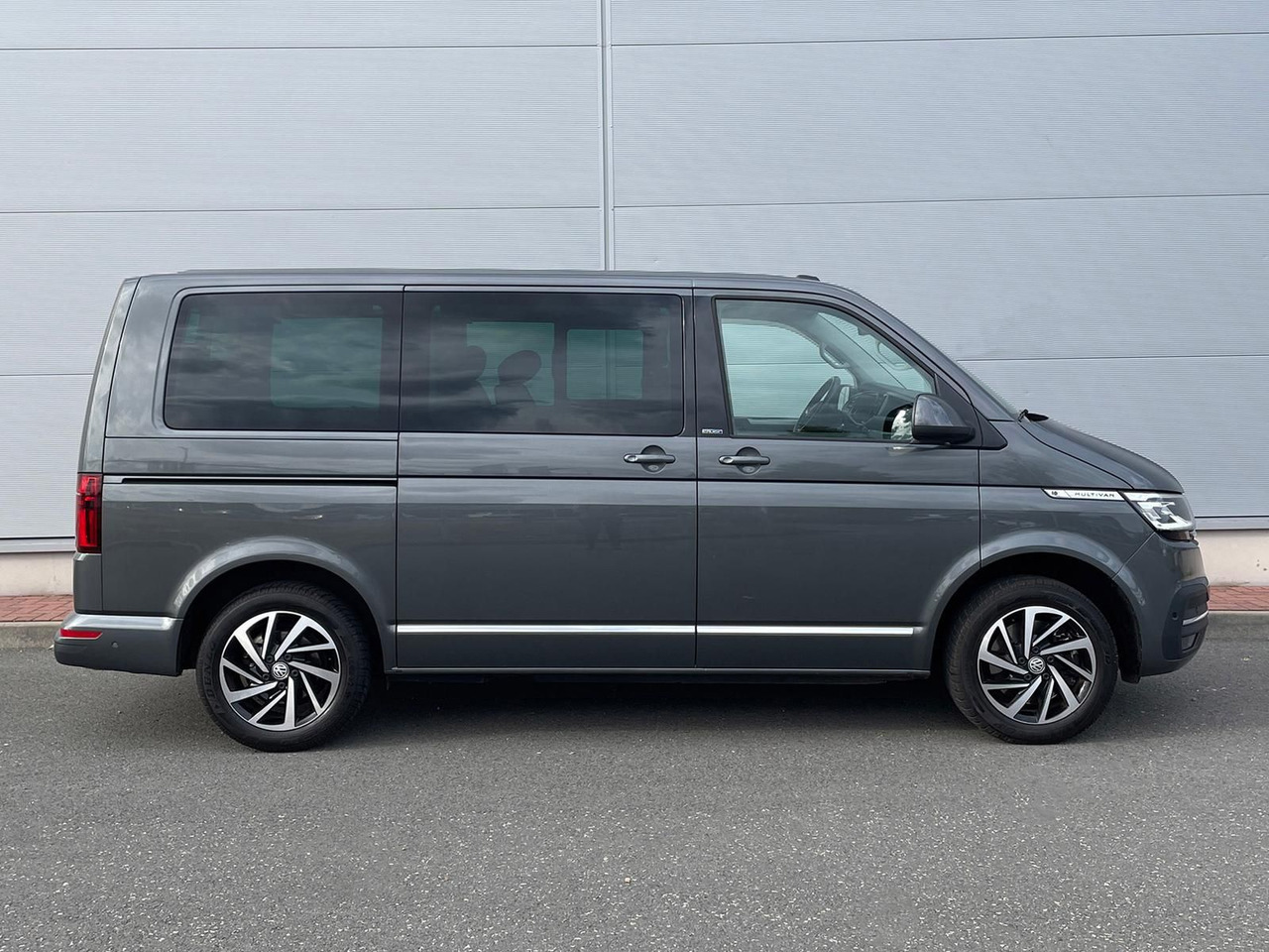 Volkswagen T6.1 Multivan Comfortline 4M ACC KAMERA SITZHZ - 小型客车:图5 Volkswagen T6.1 Multivan Comfortline 4M ACC KAMERA SITZHZ - 小型客车:图5