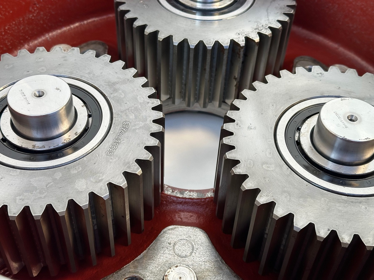 Liebherr Abtriebsglocke ID-Nr.90014797 mit Planetenrad ID-Nr.944451103. Typ:FAT400F537 - FAT450F541 - FAT450F567. Typ:PR72605LGP, PR72605XL, PR7264FLGP, PR7264FXL, PR726LGP, PR726XL. #FAT450F.01.03# - 主减速器 适用于 建筑机械:图5 Liebherr Abtriebsglocke ID-Nr.90014797 mit Planetenrad ID-Nr.944451103. Typ:FAT400F537 - FAT450F541 - FAT450F567. Typ:PR72605LGP, PR72605XL, PR7264FLGP, PR7264FXL, PR726LGP, PR726XL. #FAT450F.01.03# - 主减速器 适用于 建筑机械:图5