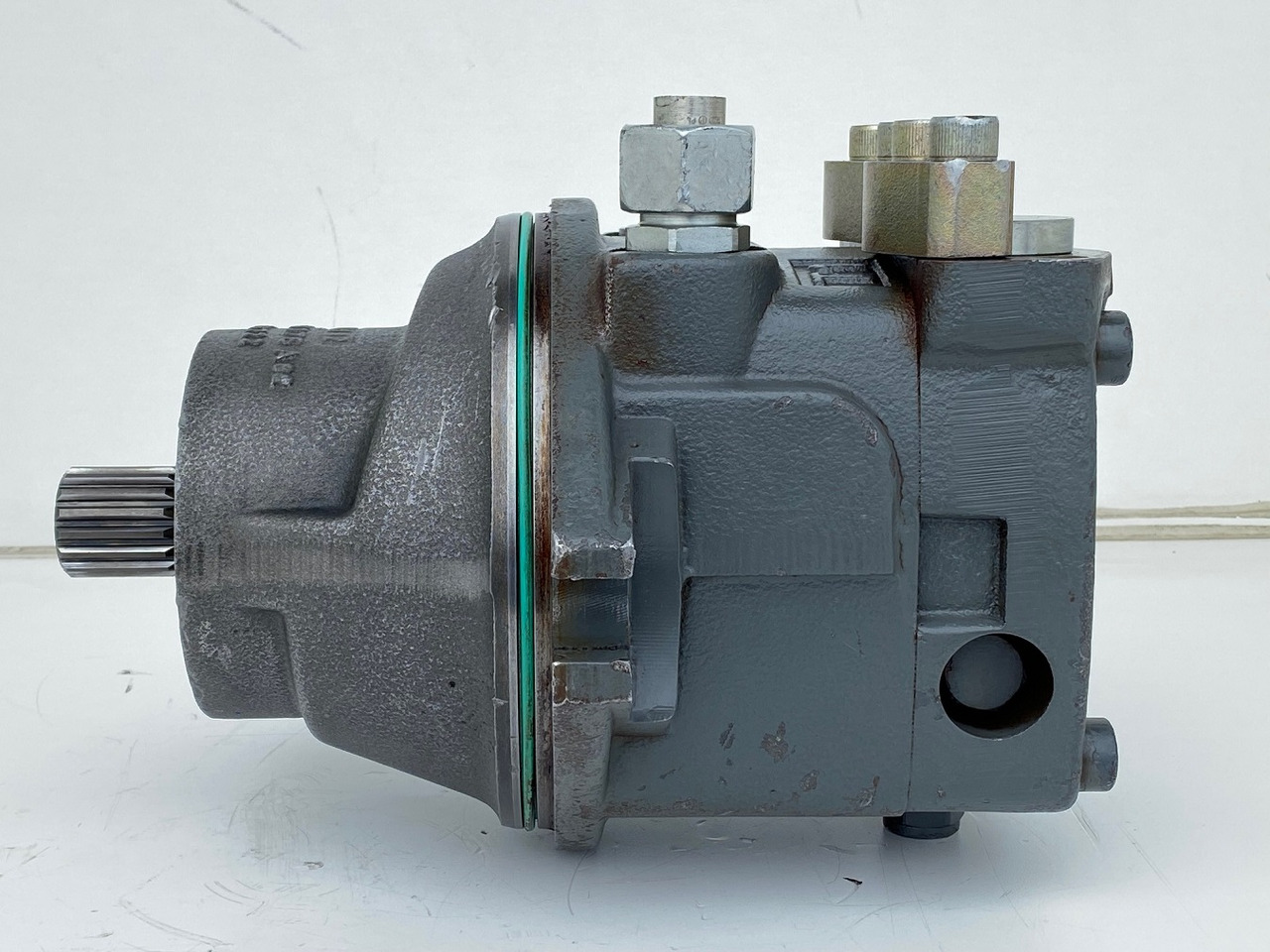 Liebherr Hydraulikeinbaumotor FMF090, ID-Nr.10120382 - ID-Nr.9273168 - ID-Nr.9074075.  A900, A944, LH60, E942, EP944, ER944, LOS942, LOS944, P942, P944, R934 TR, R940, R942, R944, R946, R950.   #17868 - 液压马达 适用于 履带式挖掘机:图4 Liebherr Hydraulikeinbaumotor FMF090, ID-Nr.10120382 - ID-Nr.9273168 - ID-Nr.9074075.  A900, A944, LH60, E942, EP944, ER944, LOS942, LOS944, P942, P944, R934 TR, R940, R942, R944, R946, R950.   #17868 - 液压马达 适用于 履带式挖掘机:图4