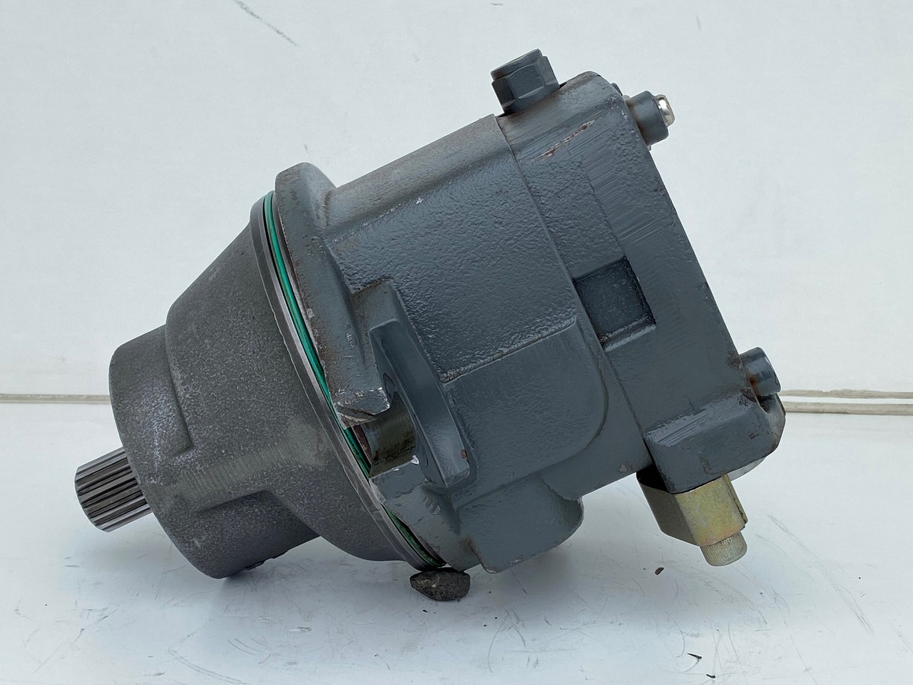 Liebherr Hydraulikeinbaumotor FMF090, ID-Nr.10120382 - ID-Nr.9273168 - ID-Nr.9074075.  A900, A944, LH60, E942, EP944, ER944, LOS942, LOS944, P942, P944, R934 TR, R940, R942, R944, R946, R950.   #17868 - 液压马达 适用于 履带式挖掘机:图1 Liebherr Hydraulikeinbaumotor FMF090, ID-Nr.10120382 - ID-Nr.9273168 - ID-Nr.9074075.  A900, A944, LH60, E942, EP944, ER944, LOS942, LOS944, P942, P944, R934 TR, R940, R942, R944, R946, R950.   #17868 - 液压马达 适用于 履带式挖掘机:图1