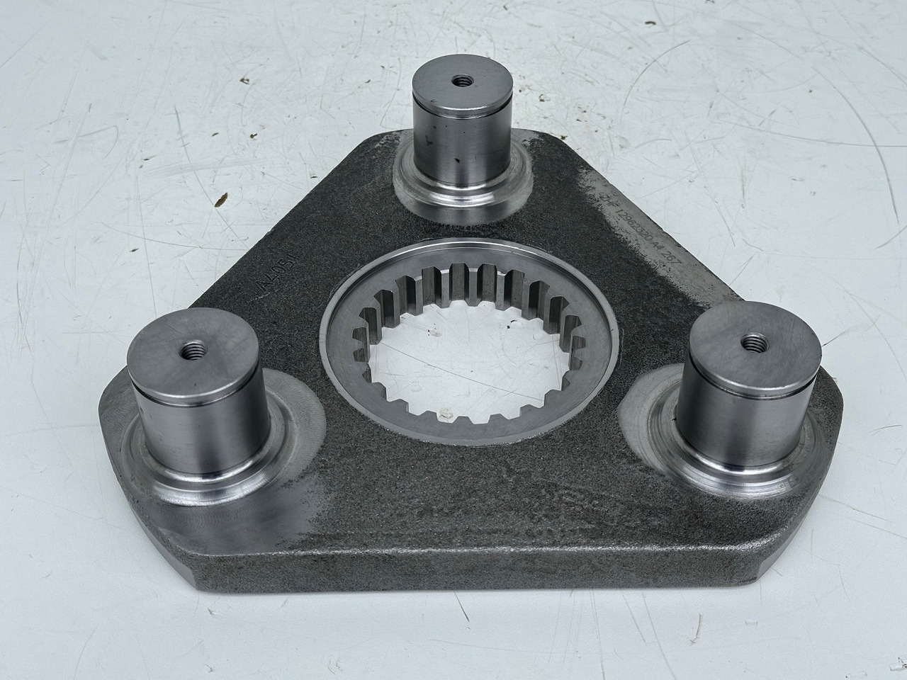 Liebherr Planetenträger ID-Nr.12962320. #12962320.A4.267# - 变速箱及其零件 适用于 挖掘机:图2 Liebherr Planetenträger ID-Nr.12962320. #12962320.A4.267# - 变速箱及其零件 适用于 挖掘机:图2