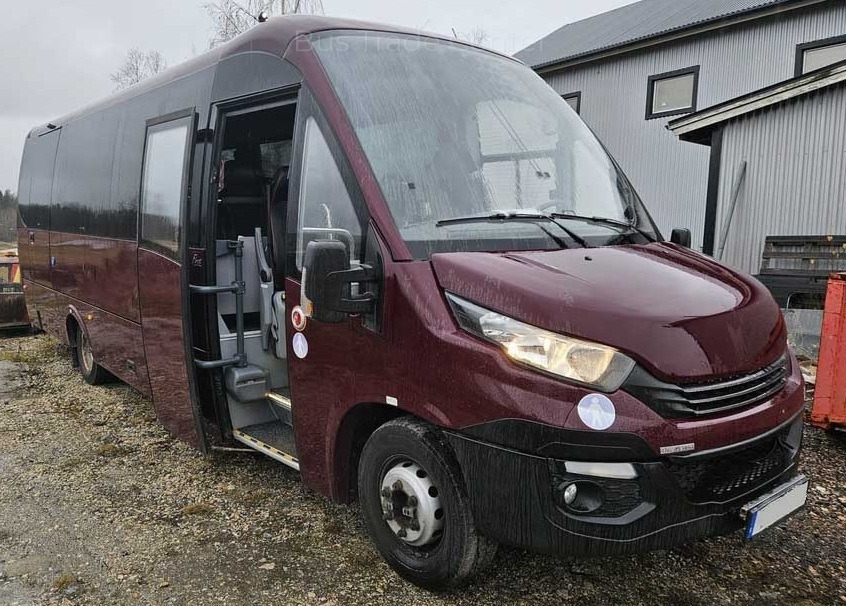 IVECO ROSERO FIRST 70C18 - 小型巴士, 小型客车:图1 IVECO ROSERO FIRST 70C18 - 小型巴士, 小型客车:图1