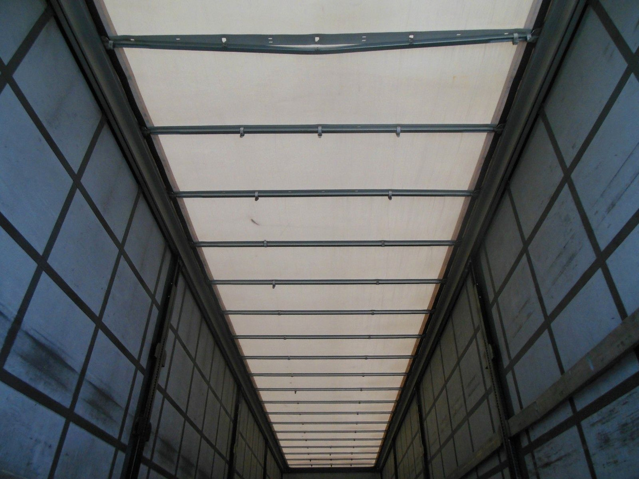 侧帘半拖车 Schwarzmüller SPA 3/E, SAF, 2 LIFTACHSE:图14 侧帘半拖车 Schwarzmüller SPA 3/E, SAF, 2 LIFTACHSE:图14