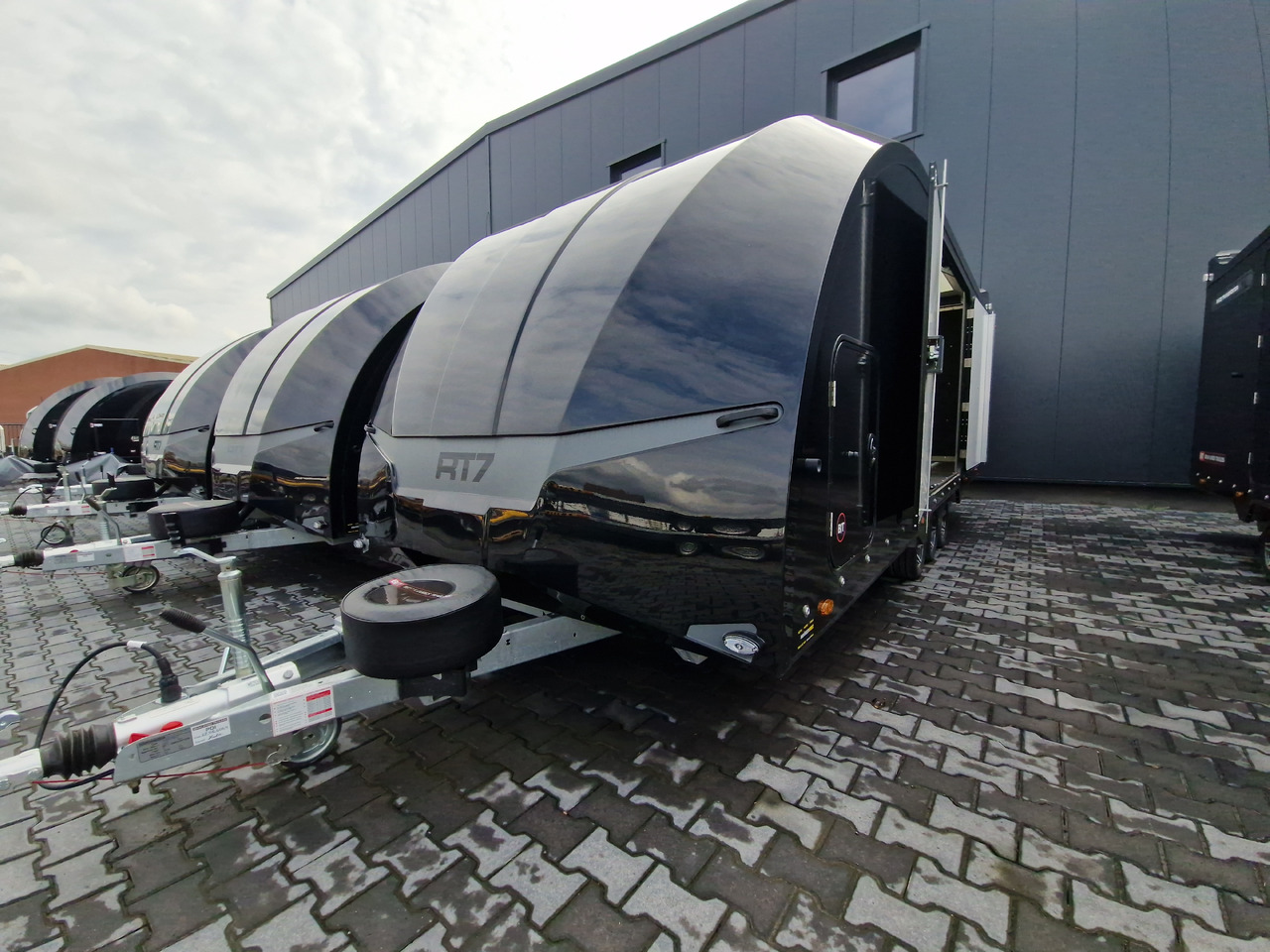 BJT Race Transporter 7 397-6023-35-3-10-B 600x228cm Premium Stauraum Kamera RR 230V Tridem 3500kg - 自动转运拖车:图4 BJT Race Transporter 7 397-6023-35-3-10-B 600x228cm Premium Stauraum Kamera RR 230V Tridem 3500kg - 自动转运拖车:图4