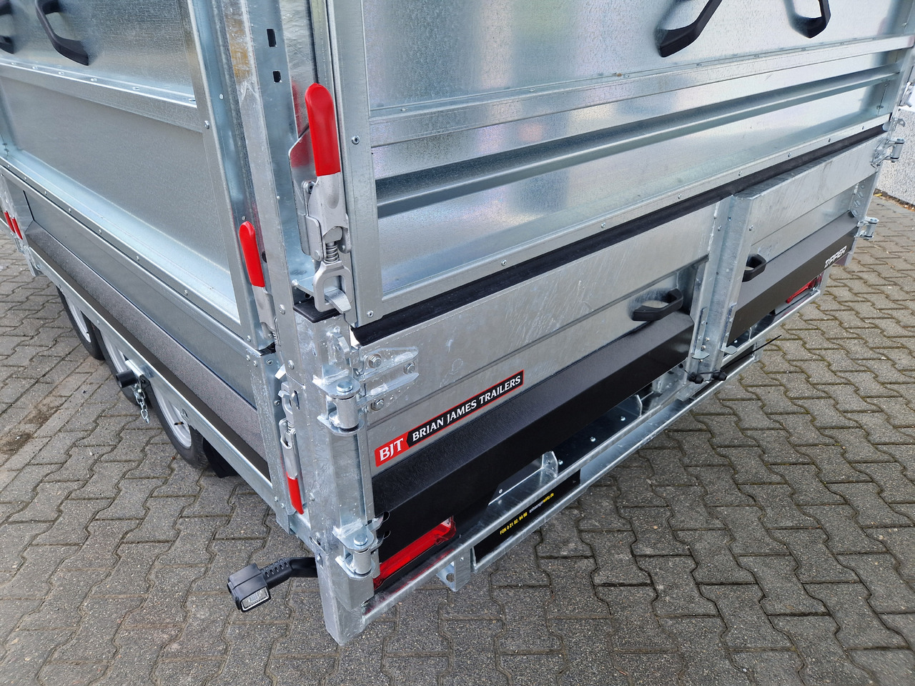 Brian James Trailer Tipper 526-4020 400x200x100cm Aufsatz elek. blackline LED Tridem 3500kg Aktion - 翻斗拖车:图2 Brian James Trailer Tipper 526-4020 400x200x100cm Aufsatz elek. blackline LED Tridem 3500kg Aktion - 翻斗拖车:图2