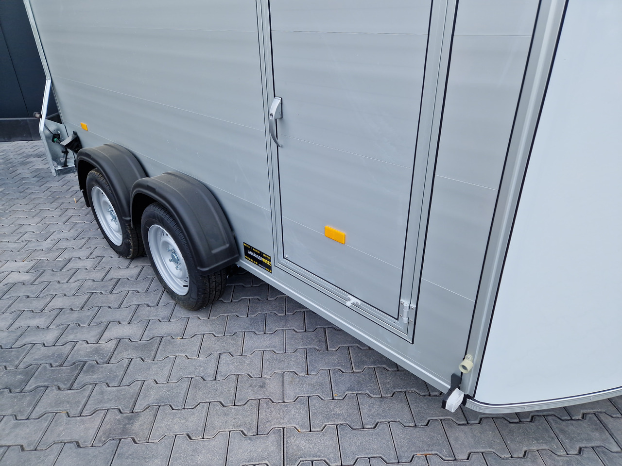 汽车拖车 Cargo Roadster 700 plus 375x180x200cm Alu Poly weiß Seitentür Pullman 100km/H 2600kg Modell 2025：图10