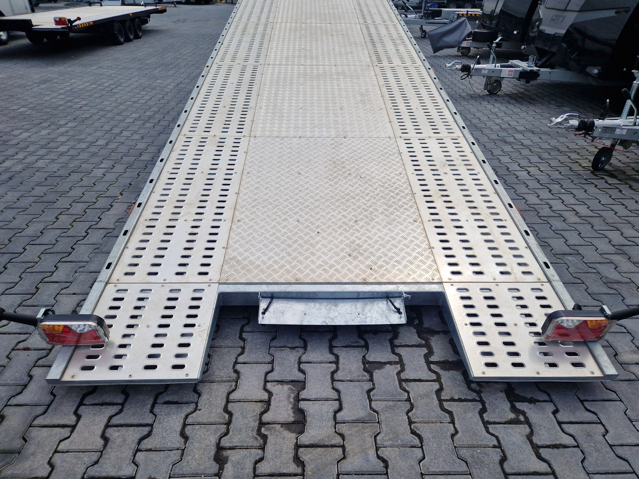 Cartrailer Expert 3560 easyload 600x216cm hydr. kippbar Winde Resrad Premium Tridem 100km/H 3500kg - 自动转运拖车:图3 Cartrailer Expert 3560 easyload 600x216cm hydr. kippbar Winde Resrad Premium Tridem 100km/H 3500kg - 自动转运拖车:图3