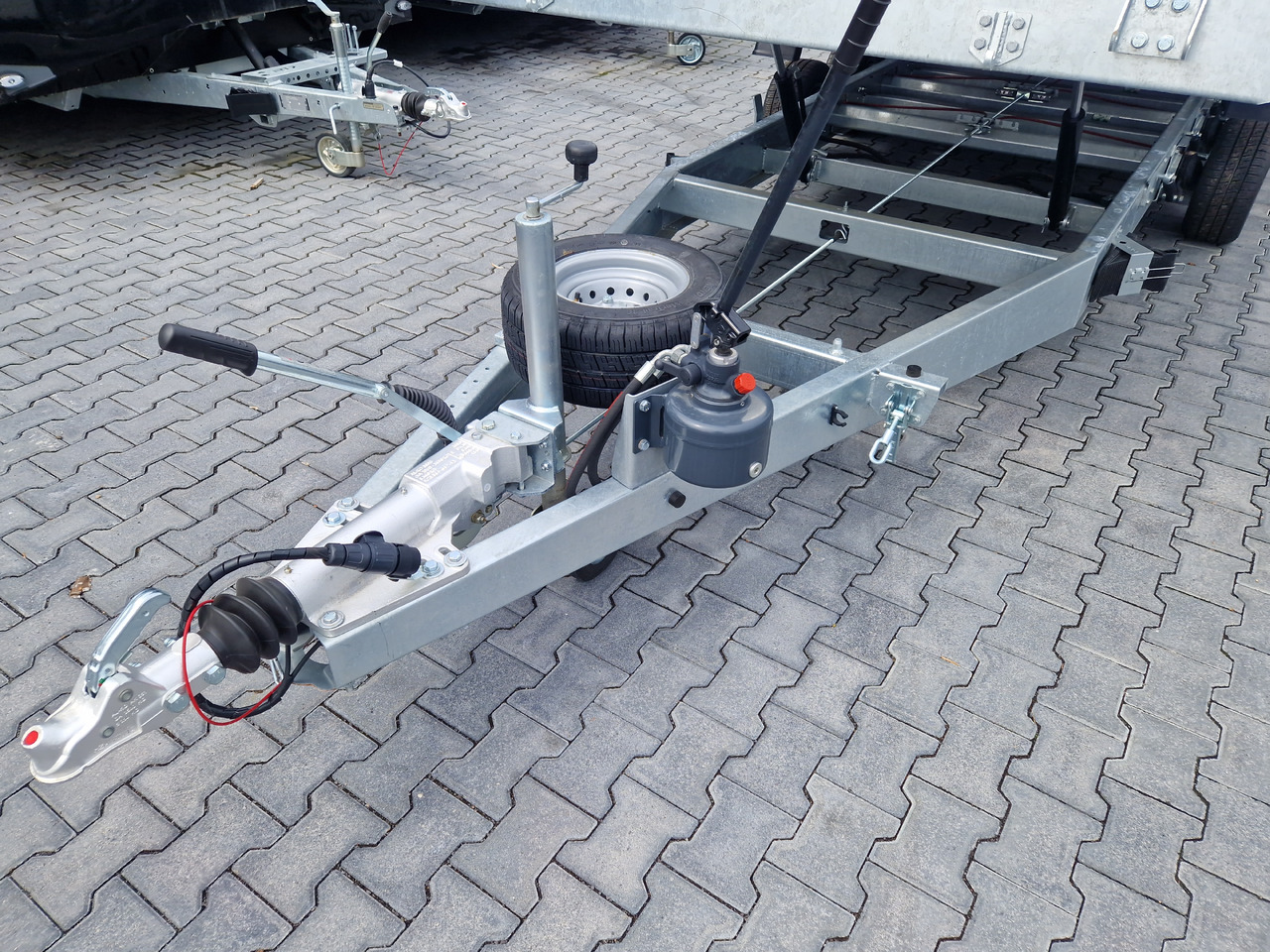 Cartrailer Expert 3560 easyload 600x216cm hydr. kippbar Winde Resrad Premium Tridem 100km/H 3500kg - 自动转运拖车:图4 Cartrailer Expert 3560 easyload 600x216cm hydr. kippbar Winde Resrad Premium Tridem 100km/H 3500kg - 自动转运拖车:图4