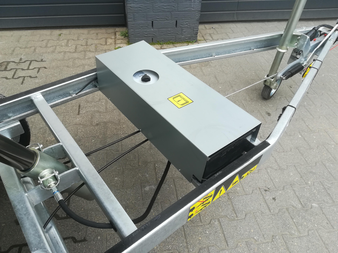 Cheval Liberte Debon Kipper PW 0 Lux Elektro 250x155x30cm 1500kg Januar Online Aktion - 翻斗拖车:图3 Cheval Liberte Debon Kipper PW 0 Lux Elektro 250x155x30cm 1500kg Januar Online Aktion - 翻斗拖车:图3