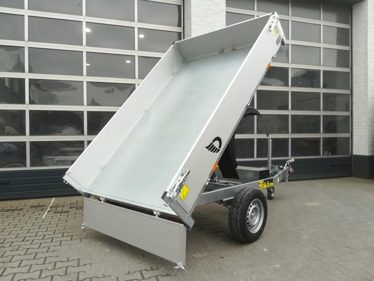 Cheval Liberte Debon Kipper PW 0 Lux Elektro 250x155x30cm 1500kg Januar Online Aktion - 翻斗拖车:图4 Cheval Liberte Debon Kipper PW 0 Lux Elektro 250x155x30cm 1500kg Januar Online Aktion - 翻斗拖车:图4