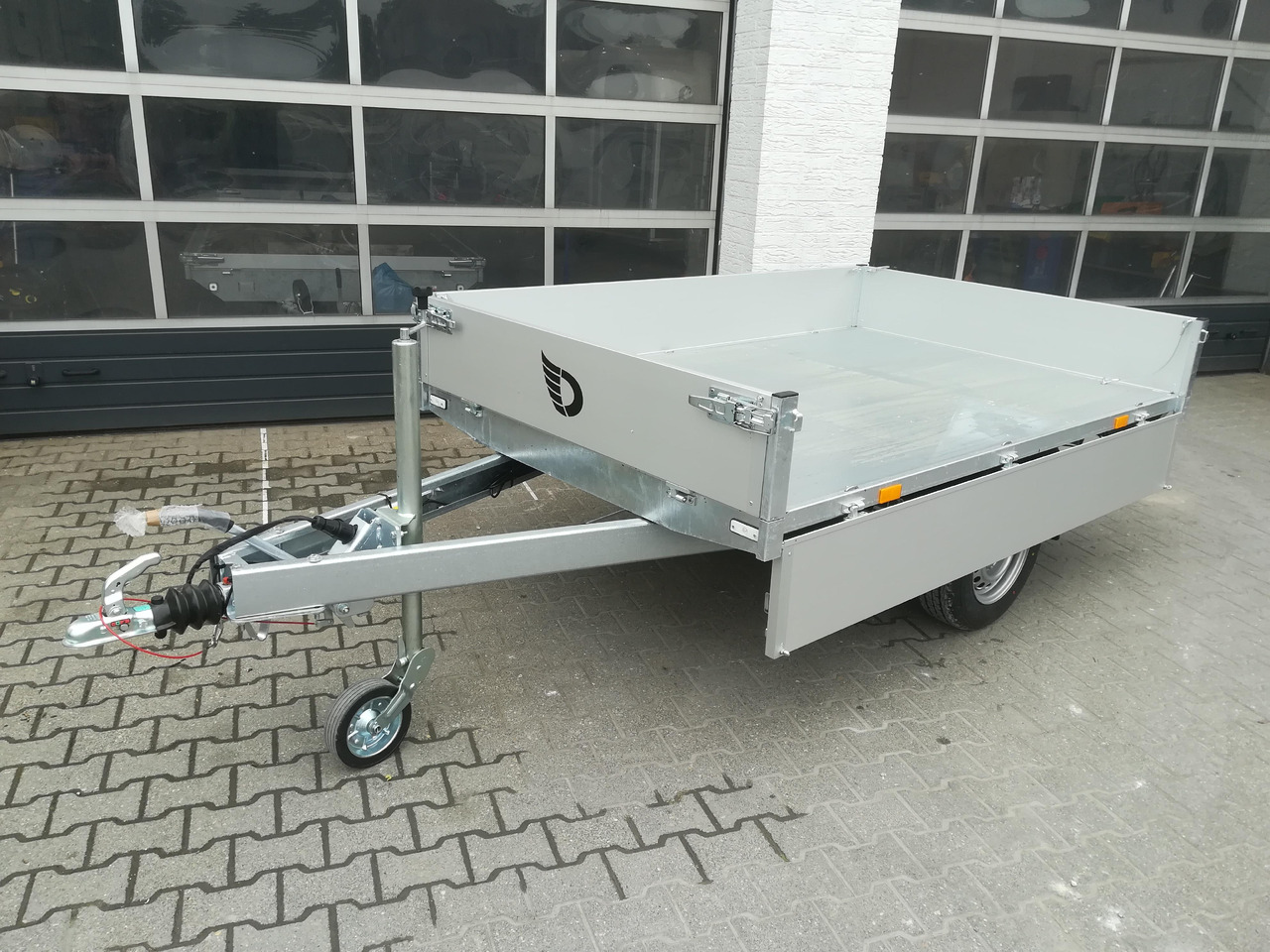 Cheval Liberte Debon Kipper PW 0 Lux Elektro 250x155x30cm 1500kg Januar Online Aktion - 翻斗拖车:图5 Cheval Liberte Debon Kipper PW 0 Lux Elektro 250x155x30cm 1500kg Januar Online Aktion - 翻斗拖车:图5