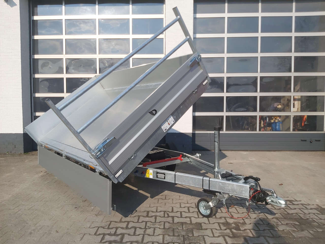Cheval Liberte Debon Kipper PW 2.4 Basic Elektro 305x180x35cm 2600kg Modell 2024 - 翻斗拖车:图2 Cheval Liberte Debon Kipper PW 2.4 Basic Elektro 305x180x35cm 2600kg Modell 2024 - 翻斗拖车:图2