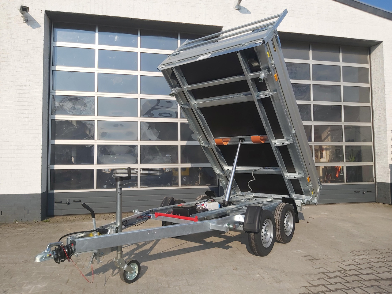 Cheval Liberte Debon Kipper PW 2.4 Basic Elektro 305x180x35cm 2600kg Modell 2024 - 翻斗拖车:图1 Cheval Liberte Debon Kipper PW 2.4 Basic Elektro 305x180x35cm 2600kg Modell 2024 - 翻斗拖车:图1