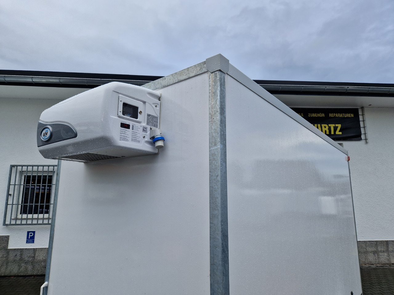 Kargo CoolBoxx FK2736HT 355x162x198cm 230V +Kühlung Govi Arktik 2000 (L) 2700kg - 冷藏拖车:图4 Kargo CoolBoxx FK2736HT 355x162x198cm 230V +Kühlung Govi Arktik 2000 (L) 2700kg - 冷藏拖车:图4