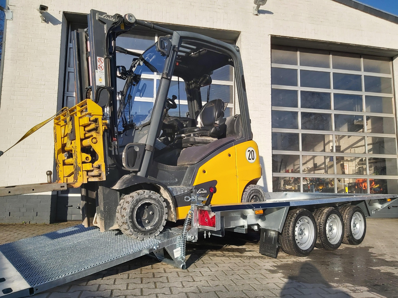 Martz Maschinentransporter BUILDER XL Bau-3 3500/3 400x180x30cm Auffahrklappe Tridem (XL) 3500kg - 工程机械拖车:图1 Martz Maschinentransporter BUILDER XL Bau-3 3500/3 400x180x30cm Auffahrklappe Tridem (XL) 3500kg - 工程机械拖车:图1