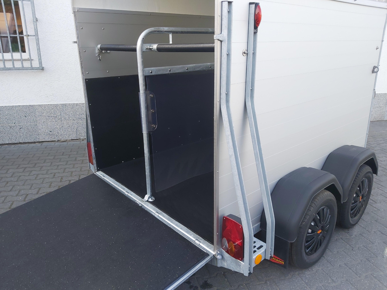 马拖车 Pferdeanhänger Böckmann Champion Esprit C silver black Sattelkammer Trittschutz 2400kg preorder 24：图7