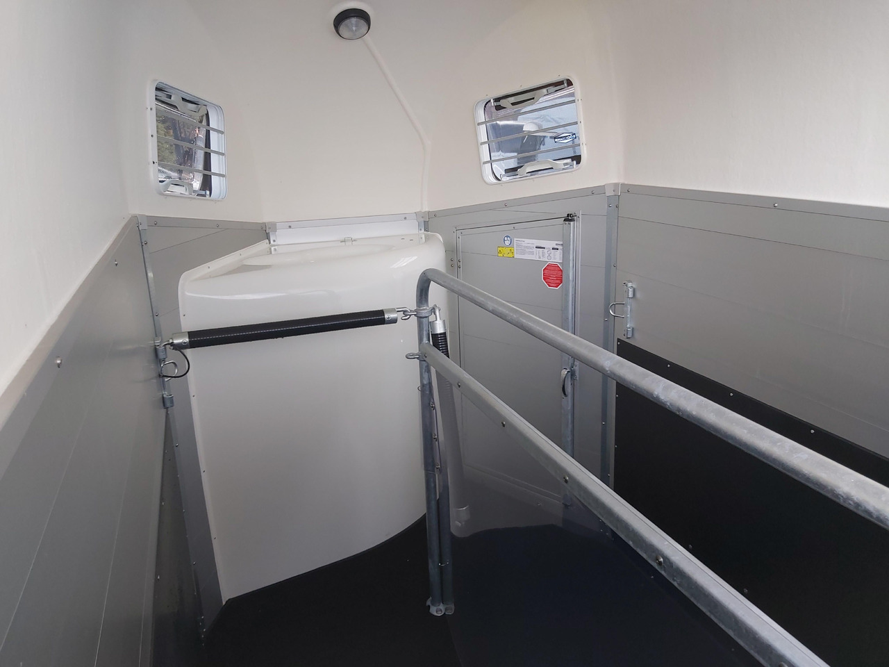 马拖车 Pferdeanhänger Böckmann Champion Esprit C silver black Sattelkammer Trittschutz 2400kg preorder 24：图9