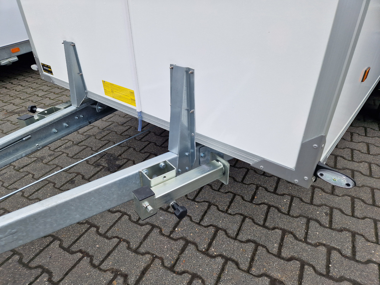 Tiefkühlanhänger 2719 F4 408x175x190cm GOVI Arktik 2000P Aluboden 2700kg - 冷藏拖车:图4 Tiefkühlanhänger 2719 F4 408x175x190cm GOVI Arktik 2000P Aluboden 2700kg - 冷藏拖车:图4