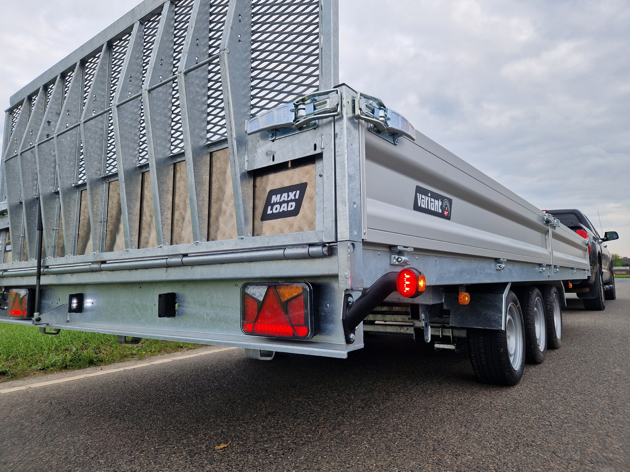 翻斗拖车 Variant Maschinentransporter 3553 UX Maxi Load LED Tridem Parabelfeder 3500kg Modell 2024：图9